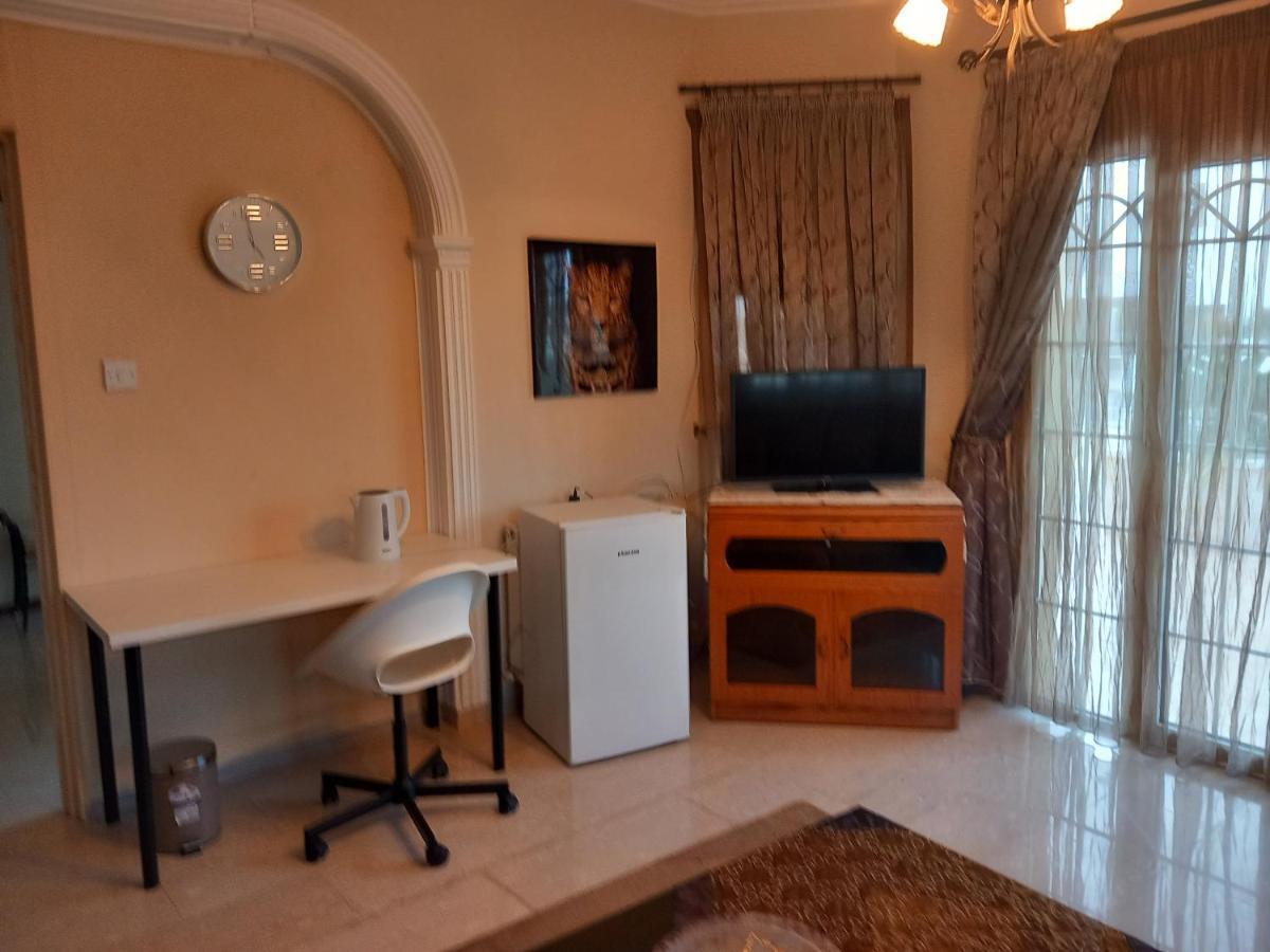 Vasilis House Apartman Dromolaxia Kültér fotó